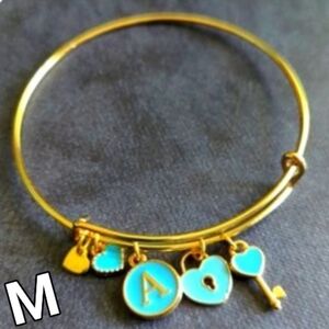 bite & pout "M" Charm Bangle